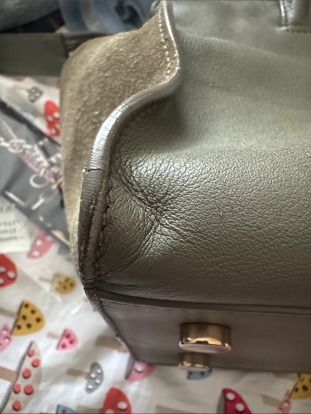 SAINT LAURENT Calfskin Baby Monogram Downtown Cabas Earth
Saint Laurent - Picture 15 of 16